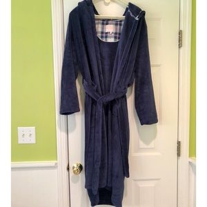 Victoria’s Secret fleece robe. Size XL.